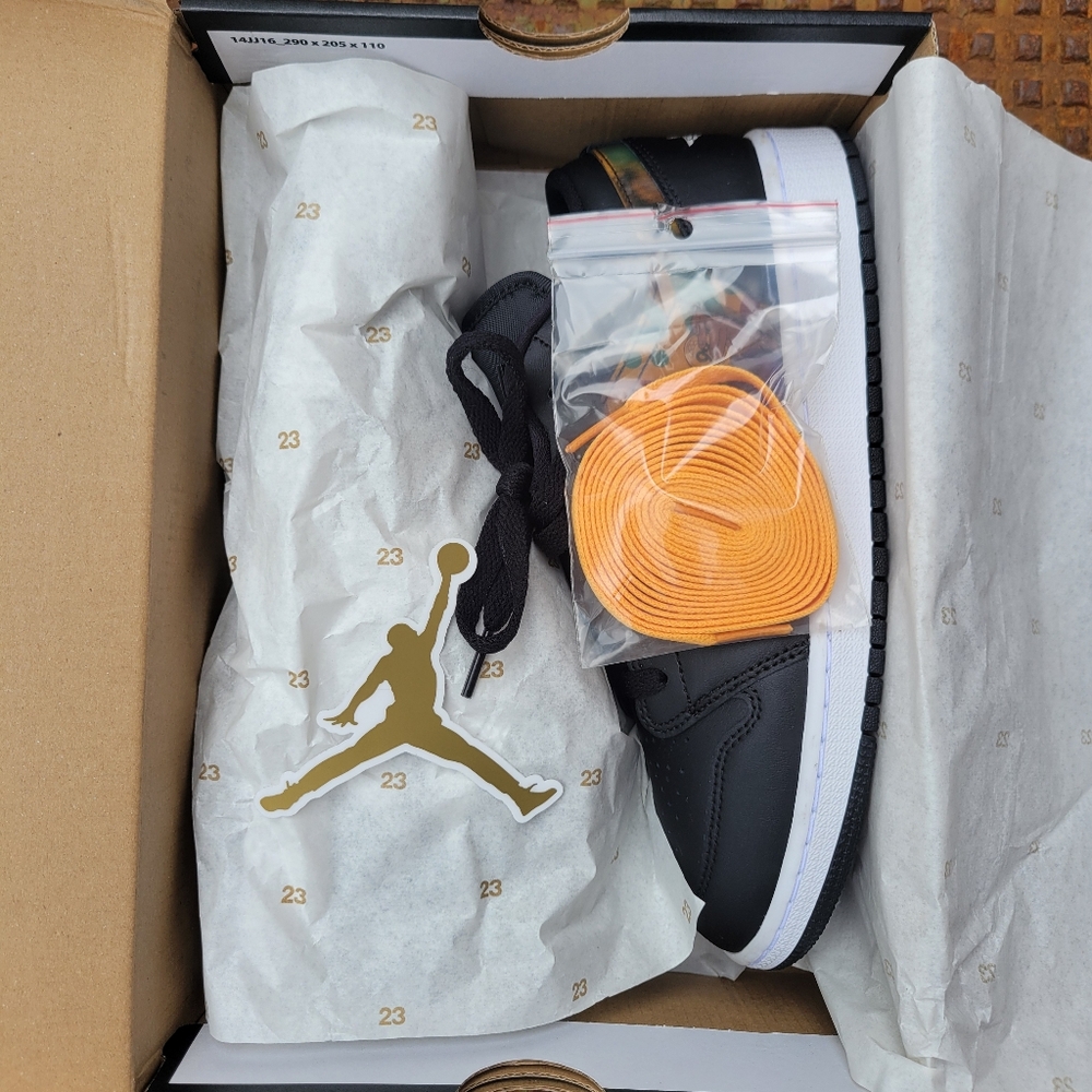 Jordan 1 Low Retro "Hologram" - Picture 10 of 14